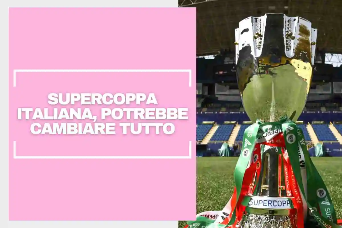 Il trofeo della Supercoppa Italiana posizionato in mezzo al campo