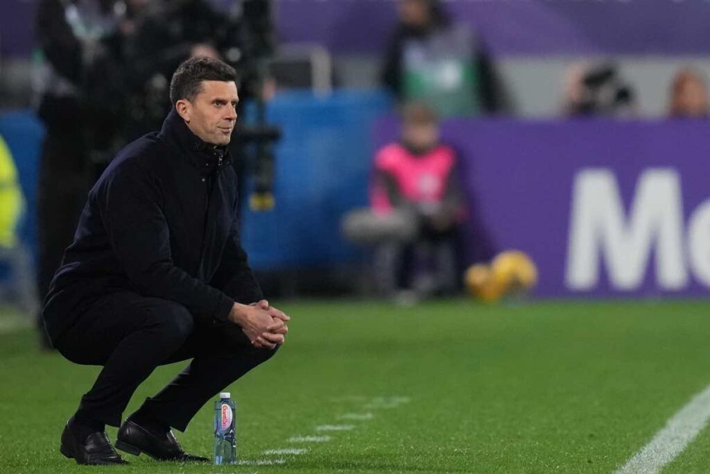 Thiago Motta accovacciato