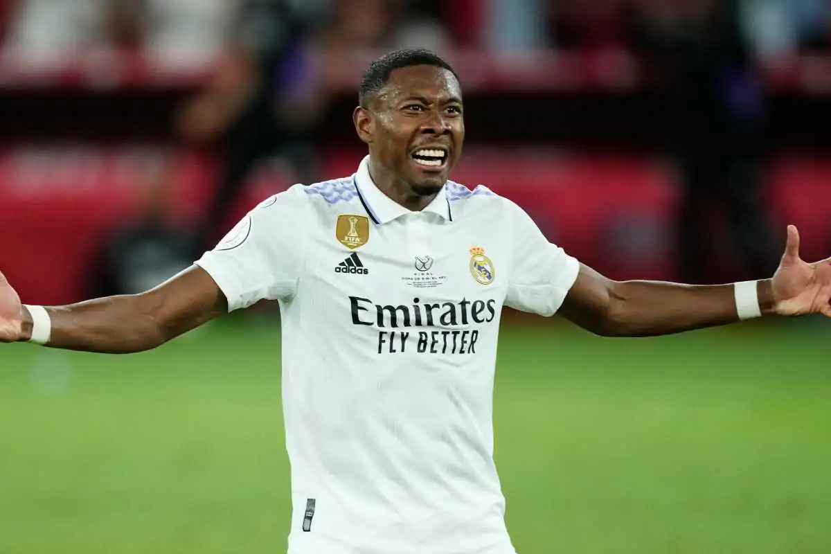 Alaba allarga le braccia