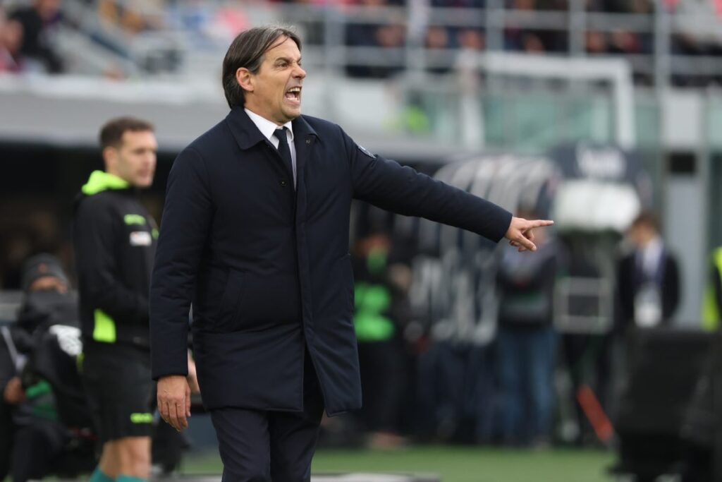 Inzaghi a bordo campo dà indicazioni