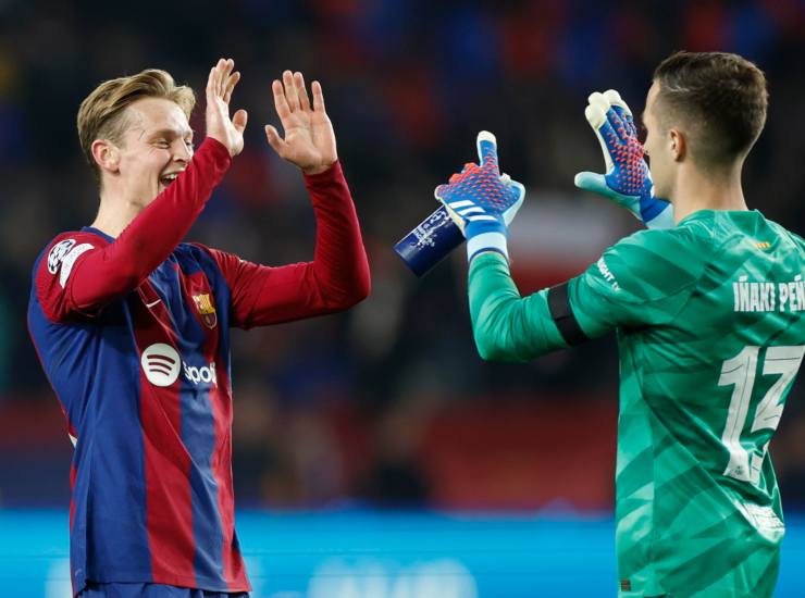 De Jong sorride 