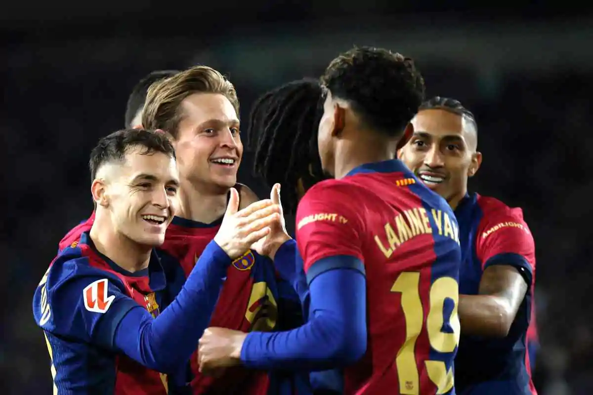 De Jong esulta con i compagni