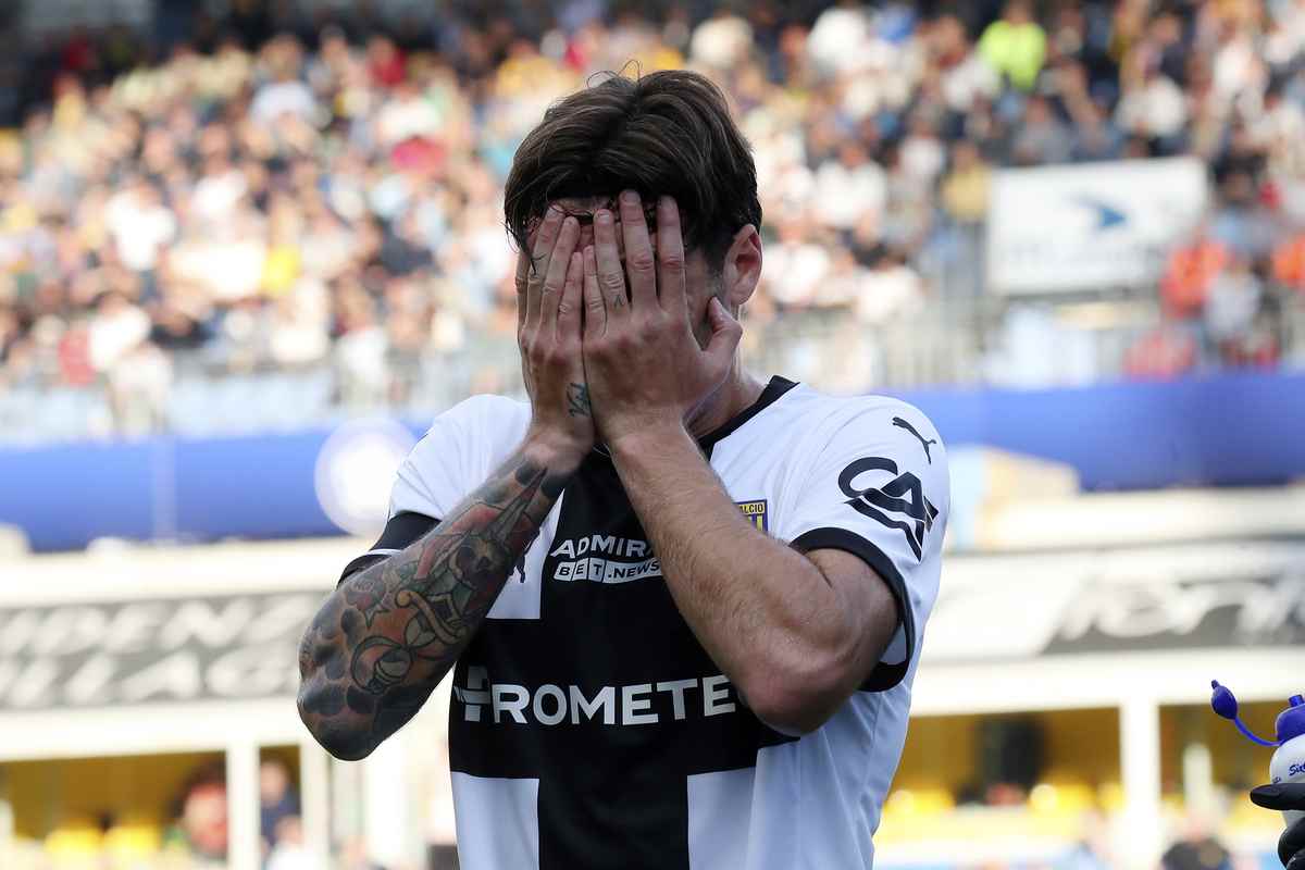 Infortunio e tegola Parma