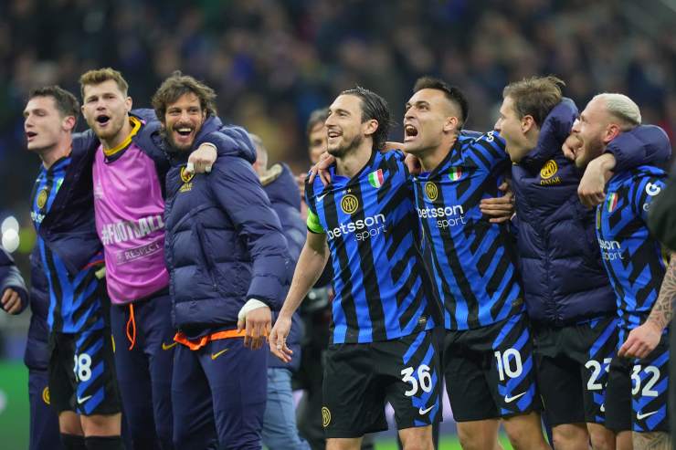 Giocatori dell'Inter che esultano