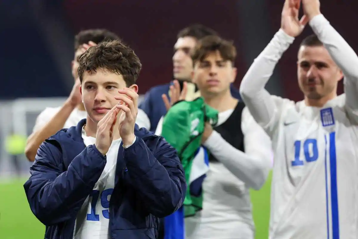 Konstantinos Karetsas in campo al termine del match