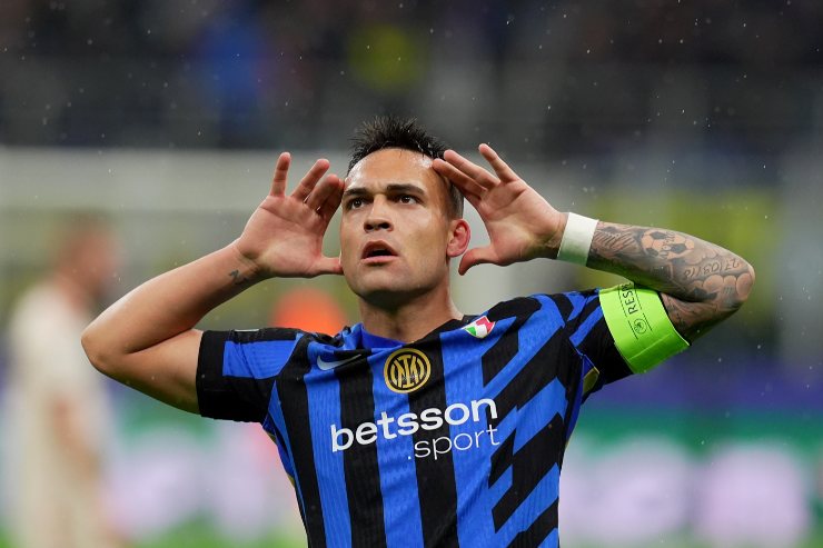 Lautaro Martinez esulta