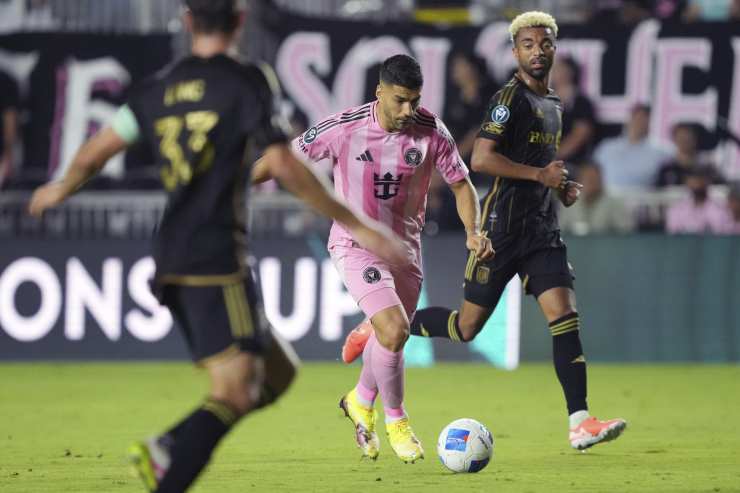 Luis Suarez durante la partita in maglia Inter Miami