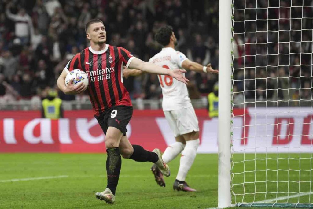 Luka Jovic esulta dopo il gol
