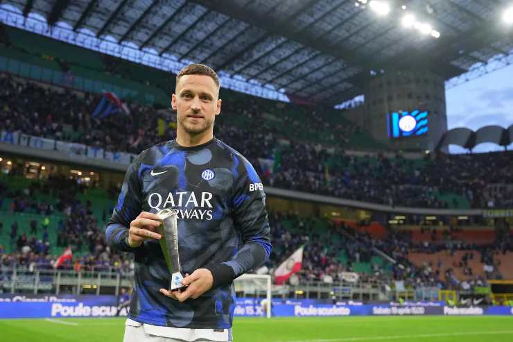 Marko Arnautovic con il premio di migliore in campo