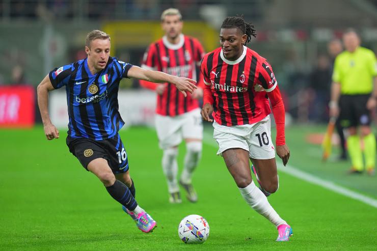 Leao e Frattesi corrono in campo