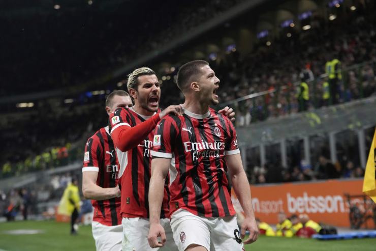 Giocatori Milan esultano