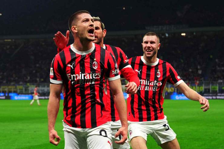 Giocatori Milan esultano
