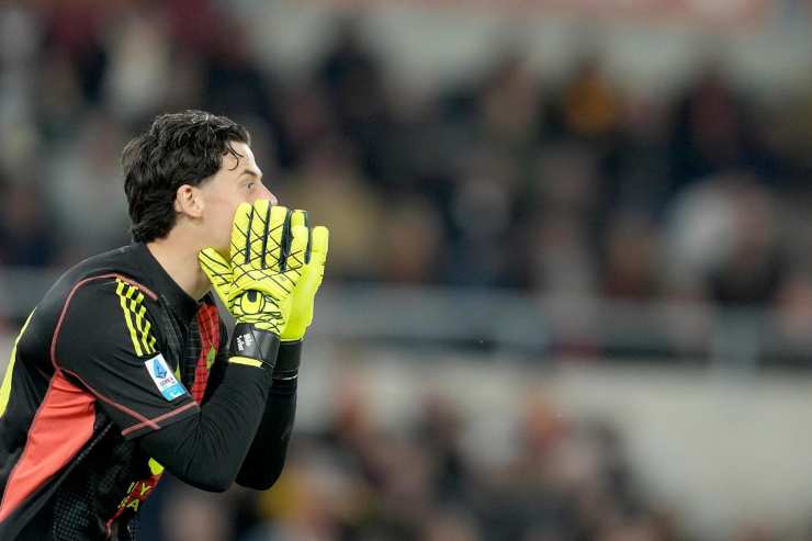 Mile Svilar dà indicazioni durante la partita