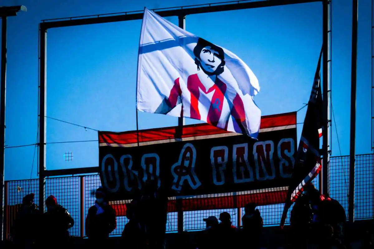 Bandiera dedicata a Paolo Rossi