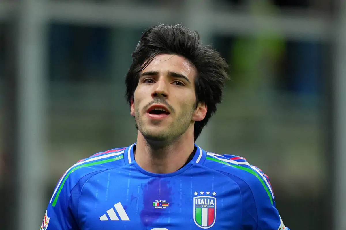Sandro Tonali in partita con la maglia della Nazionale