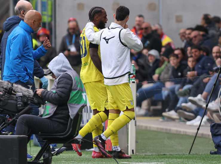 Tavares consolato da un compagno