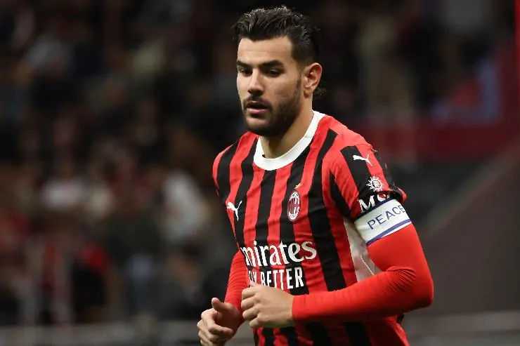 Theo Hernandez corre in campo