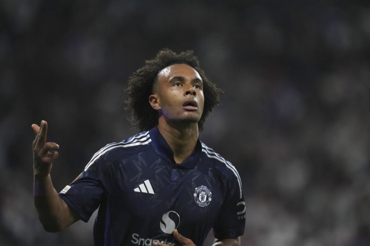 Zirkzee in campo con lo United
