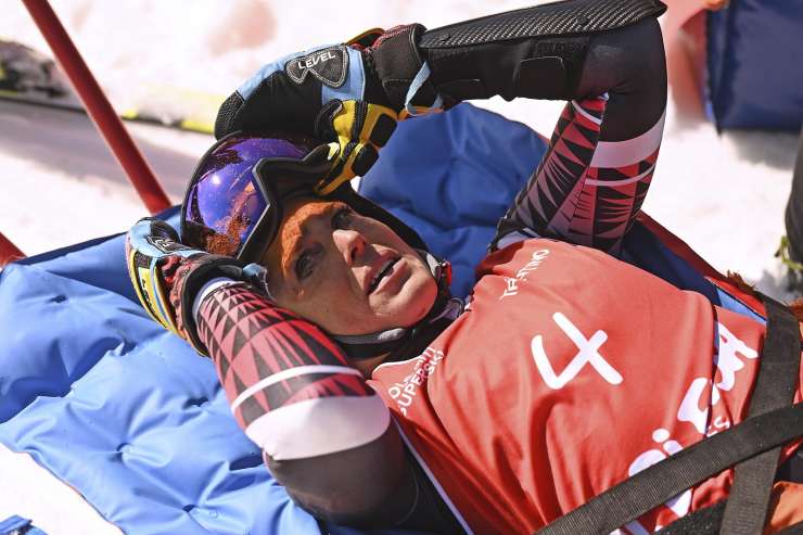 Le lacrime di Federica Brignone dopo la caduta ai campionati Assoluti