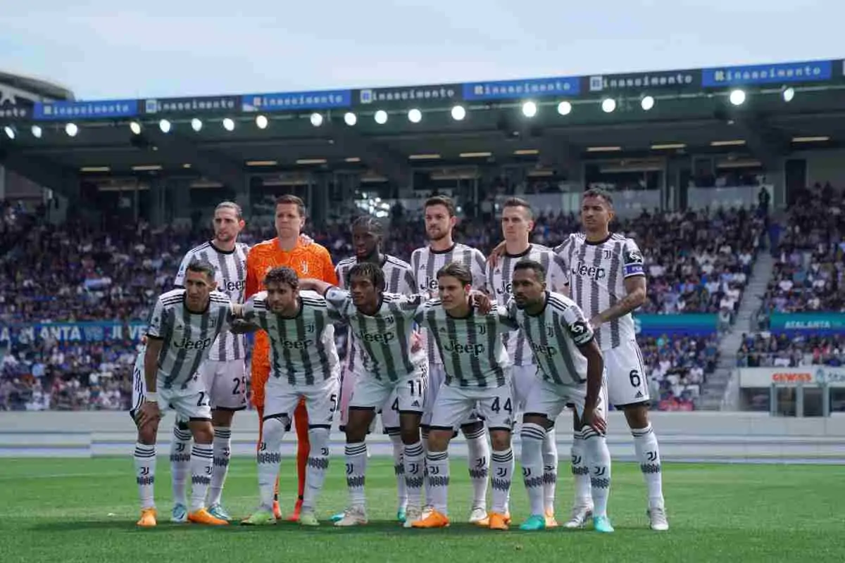 La Juventus immortalata in gruppo prima di un incontro