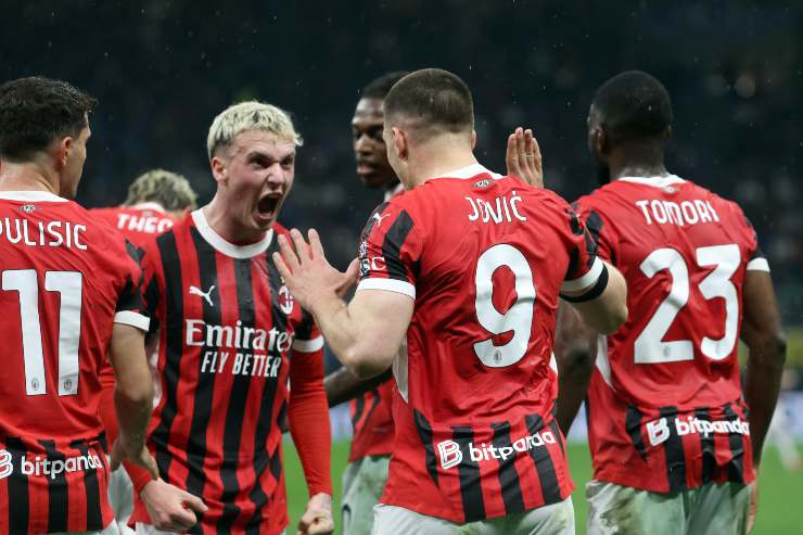giocatori milan che esultano