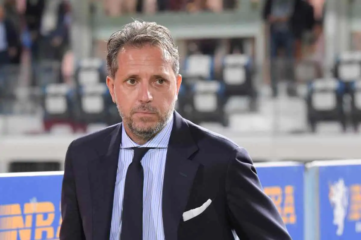 Partici osserva in campo