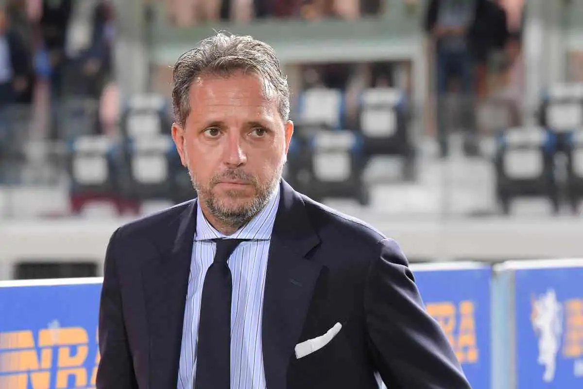 Paratici osserva dal campo