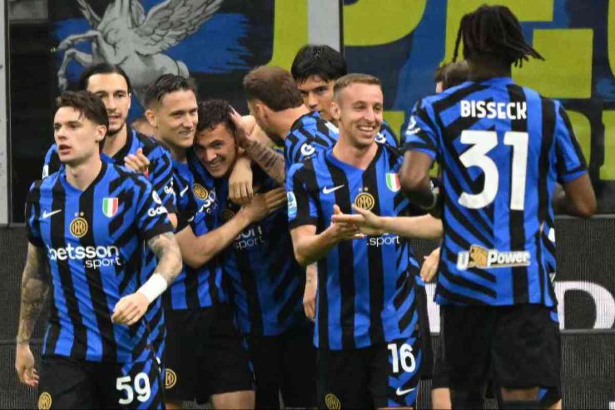 Giocatori Inter esultano