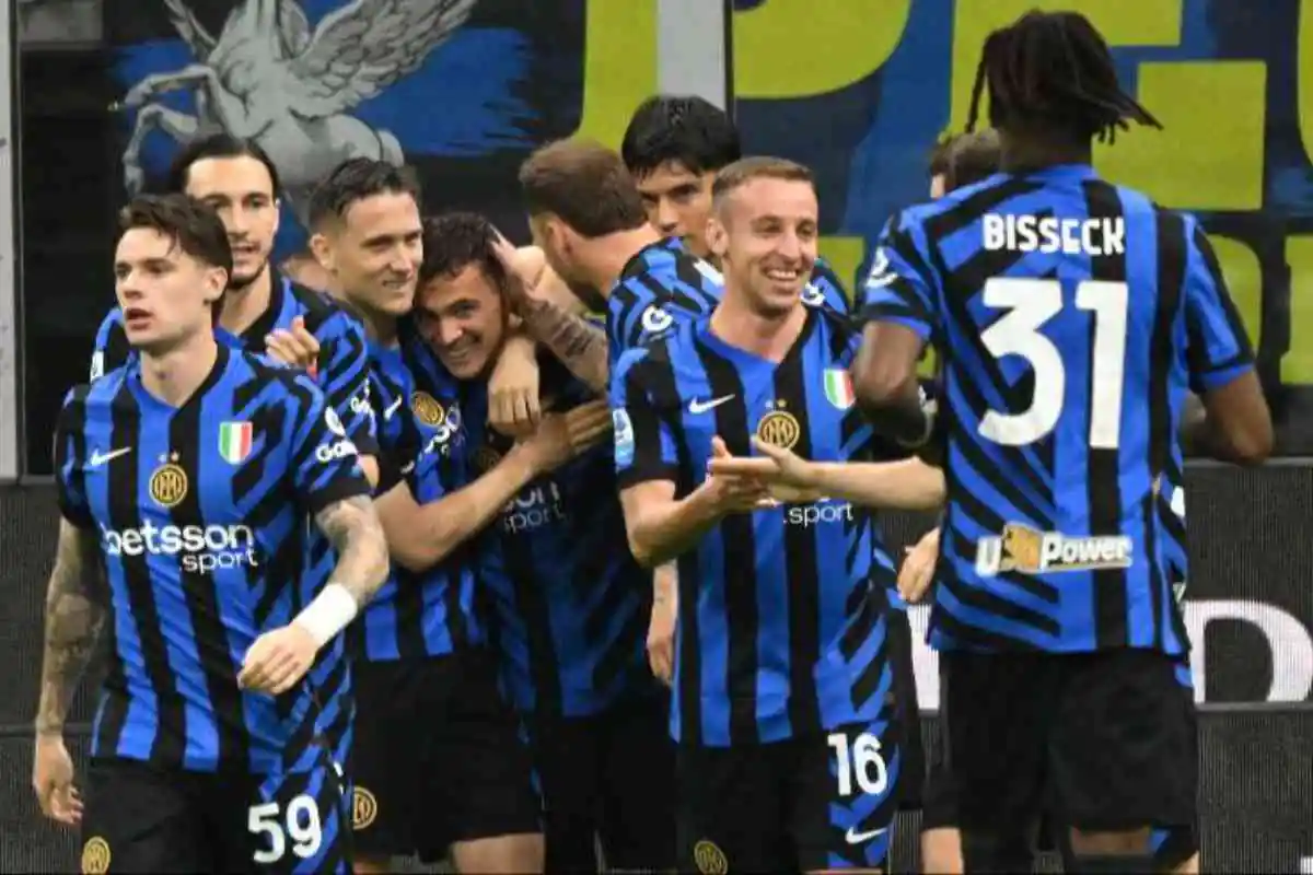 Giocatori Inter esultano