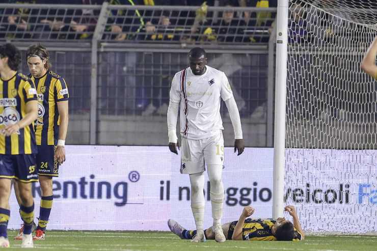 Sampdoria, caos totale: i calciatori “scappano”, petardi sotto casa di Niang Sampdoria, caos totale: i calciatori “scappano”, petardi sotto casa di Niang
