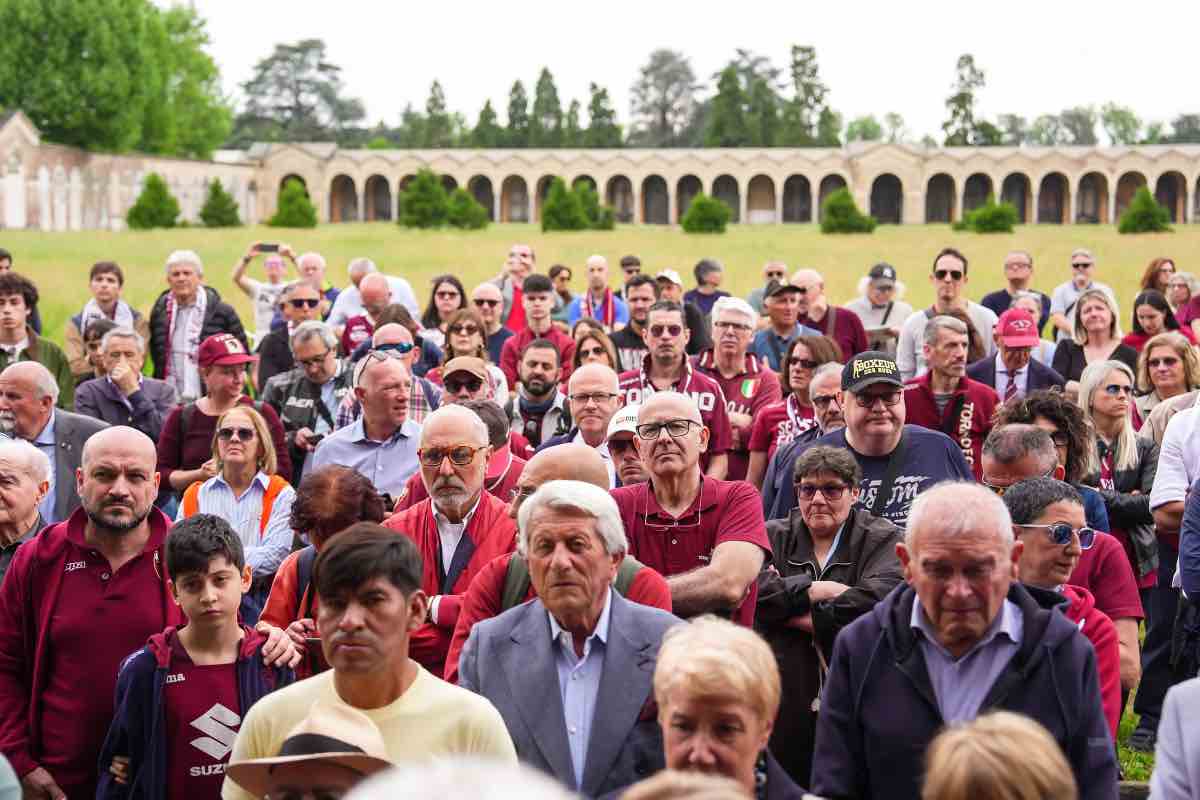 Lutto nel mondo del calcio, il giornalista ci ha lasciati: era un volto storico della tv Lutto nel mondo del calcio, il giornalista ci ha lasciati: era un volto storico della tv