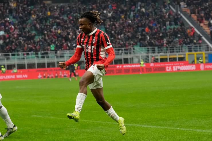 Chukwueze esulta con la maglia del Milan