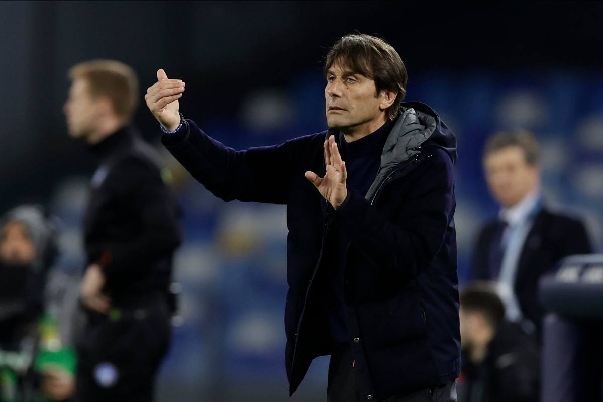 Napoli, nessun dubbio per l’attacco: pronti due big per Conte Napoli, nessun dubbio per l’attacco: pronti due big per Conte