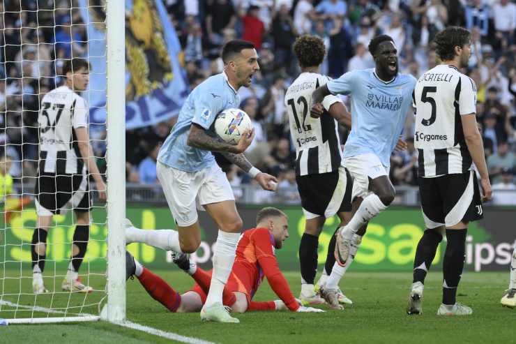 Vecino esulta dopo il gol in Lazio-Juventus