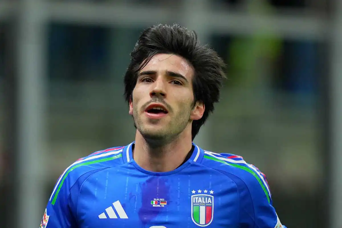 Tonali con indosso la maglia della Nazionale