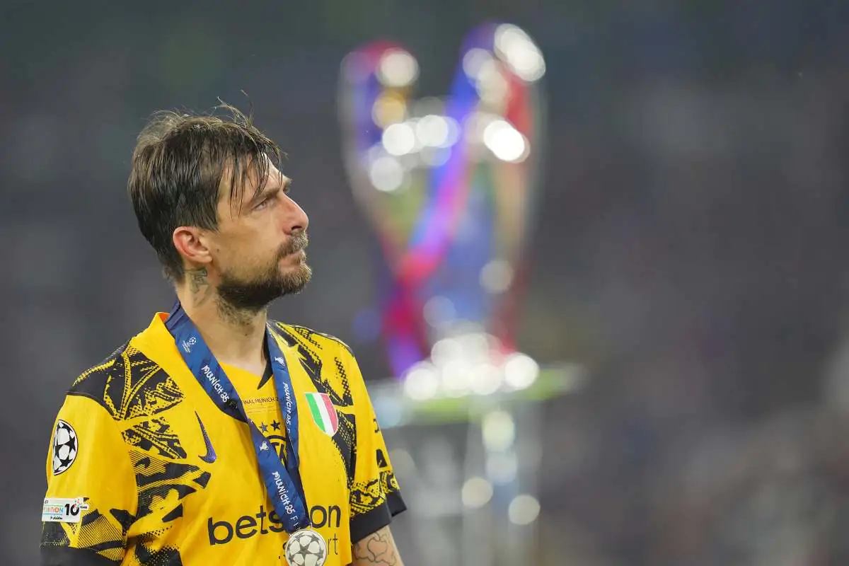Minacce ad un tifoso, Acerbi shock nel ritiro USA dell’Inter: la reazione del difensore è virale
