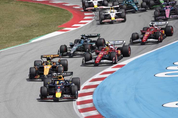 F1, Piastri trionfa anche in Spagna: per Leclerc è podio