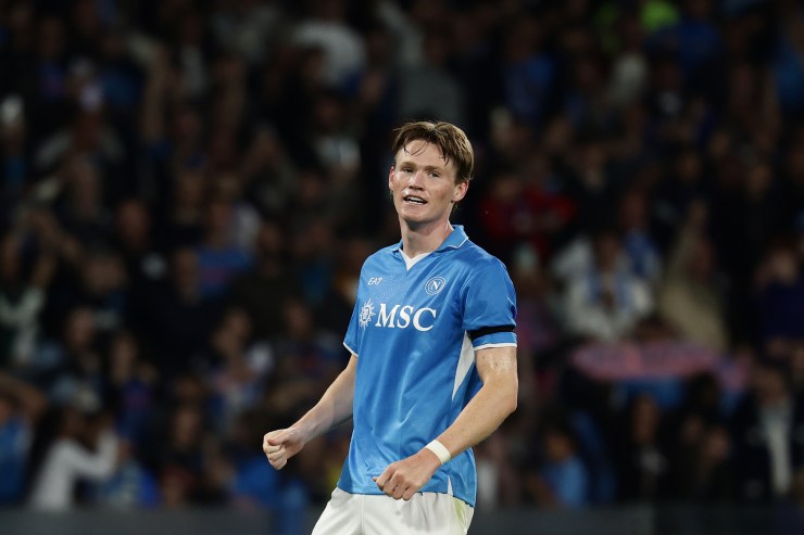 McTominay in campo con la maglia del Napoli