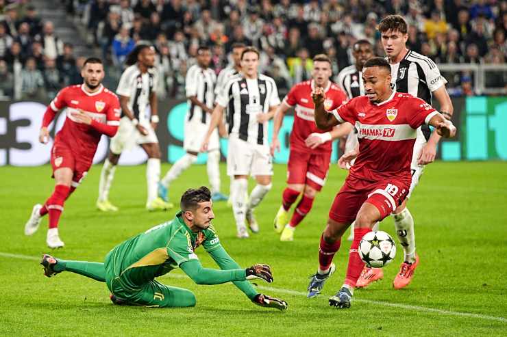 Perin in azione durante la partita Juventus-Stoccarda di Champions League