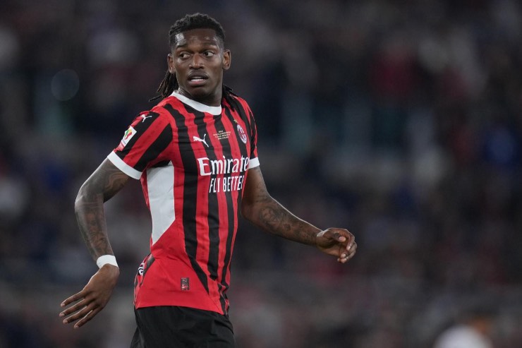 Calciomercato, il Milan saluta il big: scambio e maxi offerta per i rossoneri