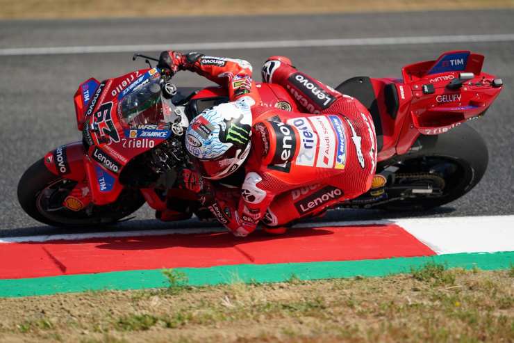 Bagnaia in piega in sella alla Ducati