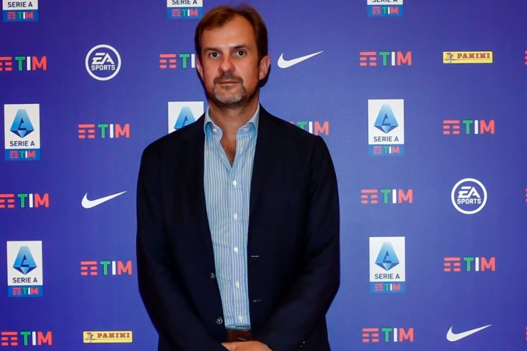 Calvo immortalato nelle vesti da dirigente