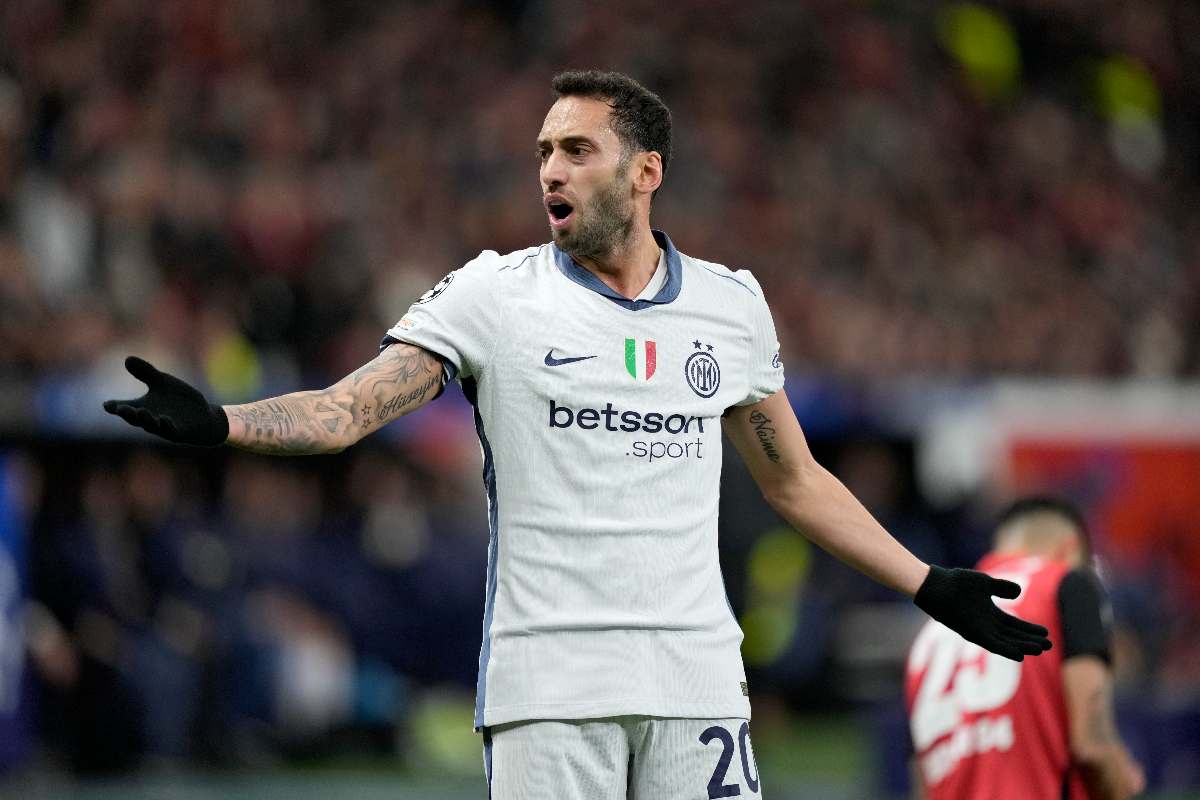 Inter, Calhanoglu esce allo scoperto: il turco ha deciso il suo futuro Inter, Calhanoglu esce allo scoperto: il turco ha deciso il suo futuro