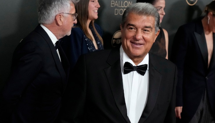 Il presidente Laporta presente alla cerimonia di premiazione del Pallone d'Oro.