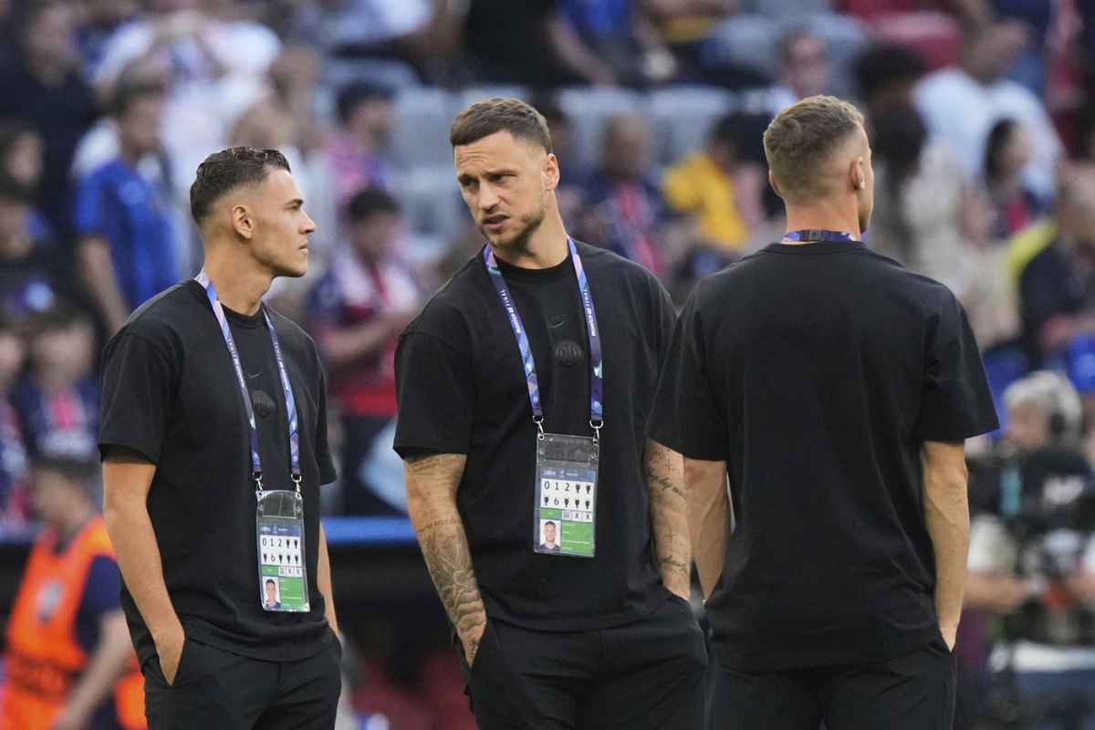 arnautovic in lacrime l8217attaccante non nasconde la commozione il video