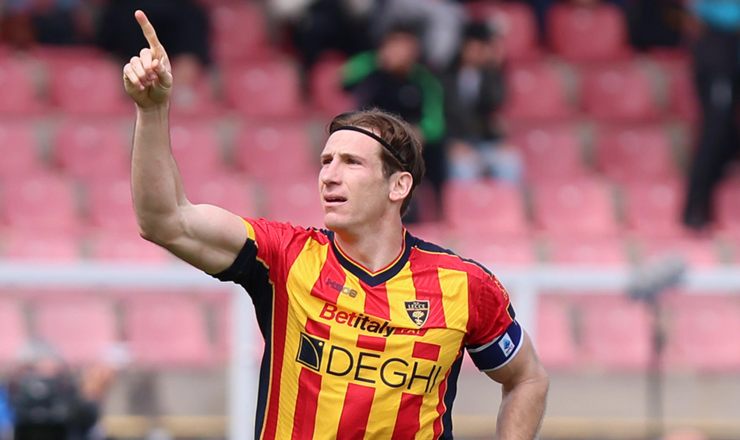 Baschirotto con la maglia del Lecce.