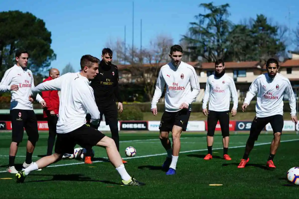 Calciatori Milan in allenamento