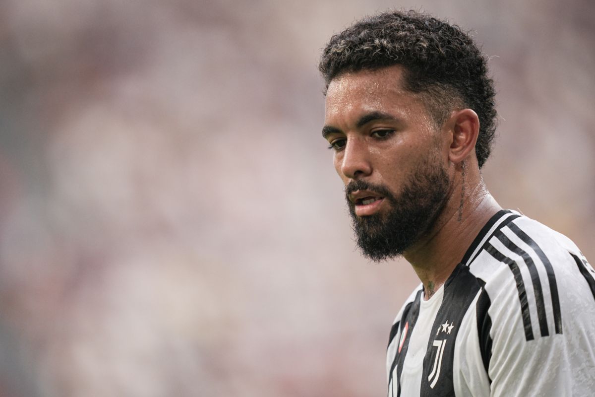 Juventus, clamoroso colpo di scena: la decisione di Douglas Luiz spiazza tutti Juventus, clamoroso colpo di scena: la decisione di Douglas Luiz spiazza tutti