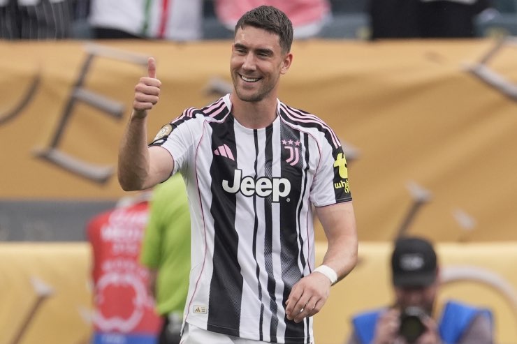Juventus, svolta sul futuro di Vlahovic: un allenatore lo chiama alla sua corte