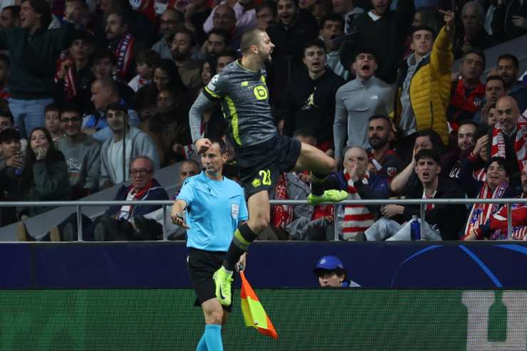 Edon Zhegrova esulta con un salto davanti alla curva